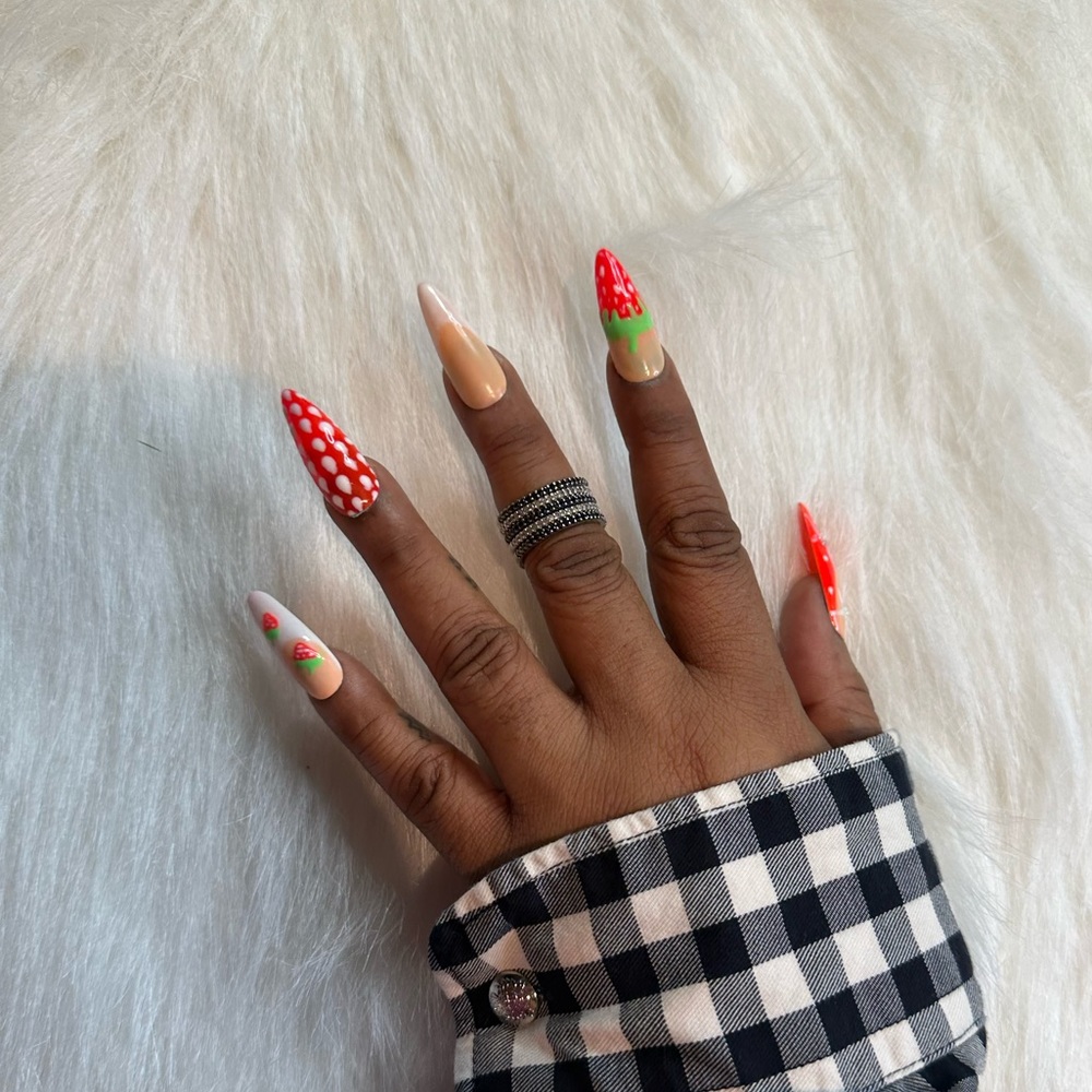 “Strawberry Picnic” Press On Set by LoveScottiNails